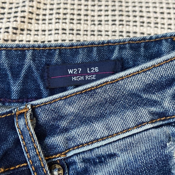 Stevie Crop Straight in Medium Wash - Picture 5 of 6